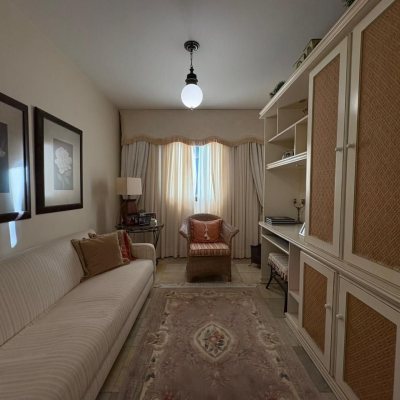 Apartamentos com 139m², 4 quartos, 1 suíte, 2 garagens, no bairro Centro em Florianópolis