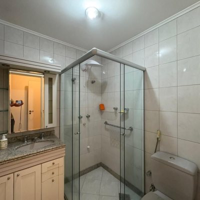 Apartamentos com 139m², 4 quartos, 1 suíte, 2 garagens, no bairro Centro em Florianópolis