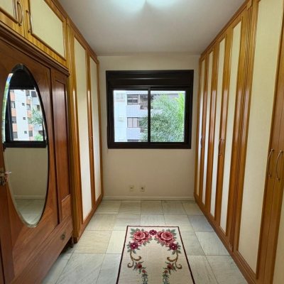 Apartamentos com 139m², 4 quartos, 1 suíte, 2 garagens, no bairro Centro em Florianópolis
