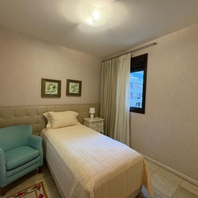 Apartamentos com 139m², 4 quartos, 1 suíte, 2 garagens, no bairro Centro em Florianópolis