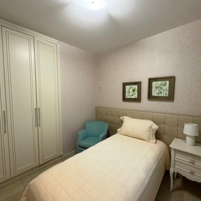 Apartamentos com 139m², 4 quartos, 1 suíte, 2 garagens, no bairro Centro em Florianópolis