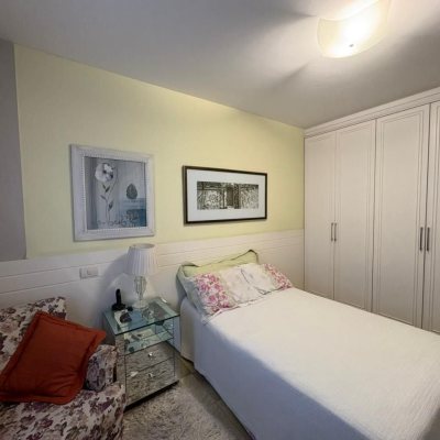 Apartamentos com 139m², 4 quartos, 1 suíte, 2 garagens, no bairro Centro em Florianópolis