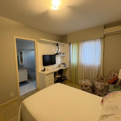 Apartamentos com 139m², 4 quartos, 1 suíte, 2 garagens, no bairro Centro em Florianópolis