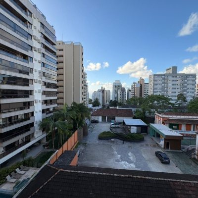 Apartamentos com 139m², 4 quartos, 1 suíte, 2 garagens, no bairro Centro em Florianópolis