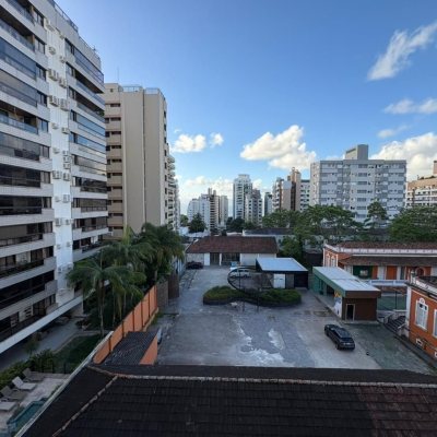 Apartamentos com 139m², 4 quartos, 1 suíte, 2 garagens, no bairro Centro em Florianópolis
