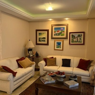 Apartamentos com 139m², 4 quartos, 1 suíte, 2 garagens, no bairro Centro em Florianópolis