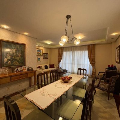 Apartamentos com 139m², 4 quartos, 1 suíte, 2 garagens, no bairro Centro em Florianópolis