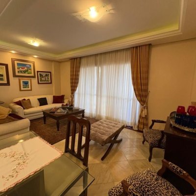 Apartamentos com 139m², 4 quartos, 1 suíte, 2 garagens, no bairro Centro em Florianópolis