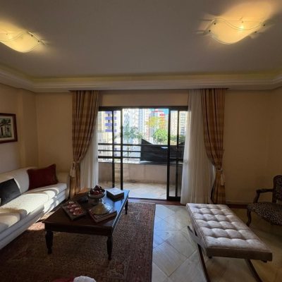 Apartamentos com 139m², 4 quartos, 1 suíte, 2 garagens, no bairro Centro em Florianópolis