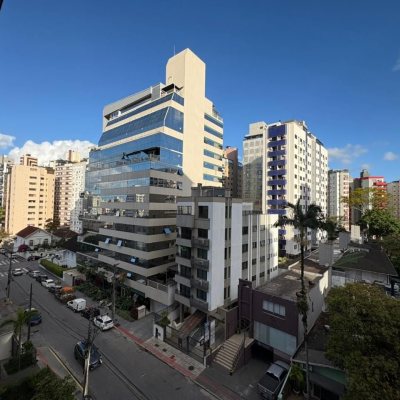 Apartamentos com 139m², 4 quartos, 1 suíte, 2 garagens, no bairro Centro em Florianópolis