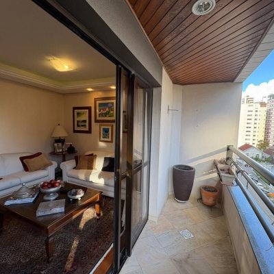 Apartamentos com 139m², 4 quartos, 1 suíte, 2 garagens, no bairro Centro em Florianópolis