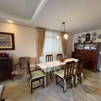 Apartamentos com 139m², 4 quartos, 1 suíte, 2 garagens, no bairro Centro em Florianópolis