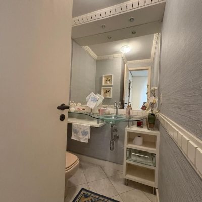 Apartamentos com 139m², 4 quartos, 1 suíte, 2 garagens, no bairro Centro em Florianópolis