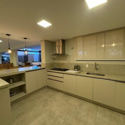 Apartamentos com 139m², 4 quartos, 1 suíte, 2 garagens, no bairro Centro em Florianópolis