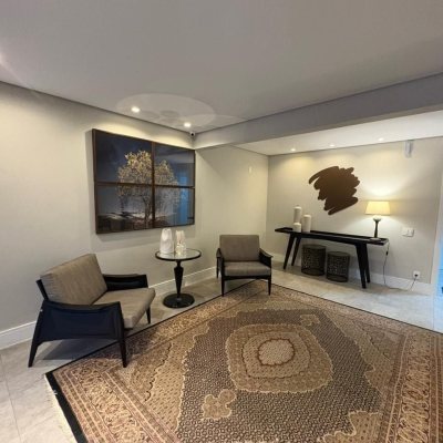 Apartamentos com 139m², 4 quartos, 1 suíte, 2 garagens, no bairro Centro em Florianópolis