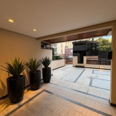 Apartamentos com 139m², 4 quartos, 1 suíte, 2 garagens, no bairro Centro em Florianópolis