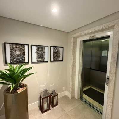 Apartamentos com 139m², 4 quartos, 1 suíte, 2 garagens, no bairro Centro em Florianópolis