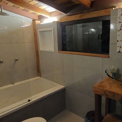 Casa Residencial com 180m², 3 quartos, no bairro Armação do Pântano do Sul em Florianópolis