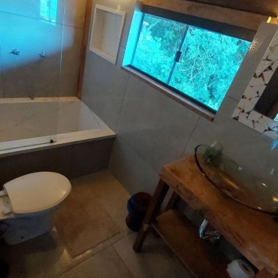 Casa Residencial com 180m², 3 quartos, no bairro Armação do Pântano do Sul em Florianópolis