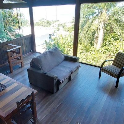 Casa Residencial com 180m², 3 quartos, no bairro Armação do Pântano do Sul em Florianópolis