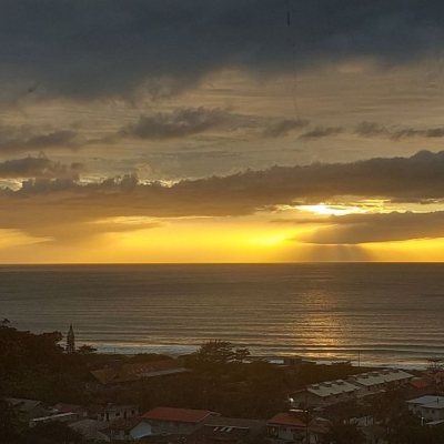 Casa Residencial com 180m², 3 quartos, no bairro Armação do Pântano do Sul em Florianópolis