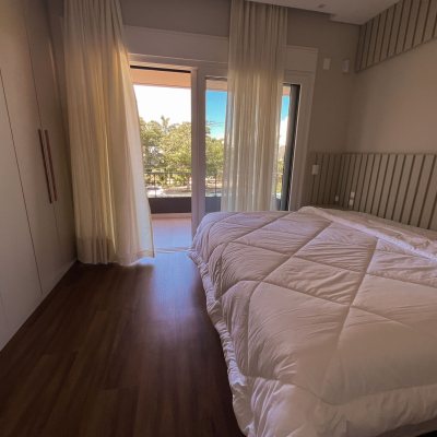 Casa Residencial com 400m², 4 quartos (sendo 4 suítes), 4 garagens, no bairro Jurerê Internacional em Florianópolis