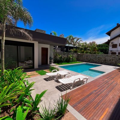 Casa Residencial com 400m², 4 quartos (sendo 4 suítes), 4 garagens, no bairro Jurerê Internacional em Florianópolis