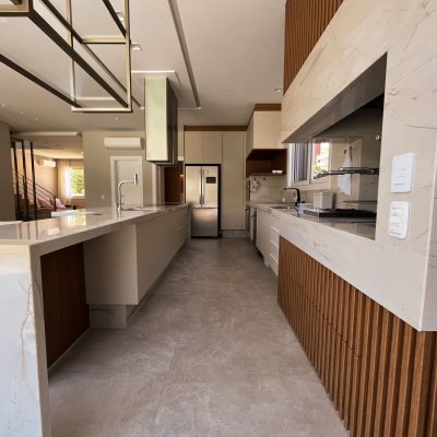 Casa Residencial com 400m², 4 quartos (sendo 4 suítes), 4 garagens, no bairro Jurerê Internacional em Florianópolis
