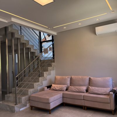 Casa Residencial com 400m², 4 quartos (sendo 4 suítes), 4 garagens, no bairro Jurerê Internacional em Florianópolis
