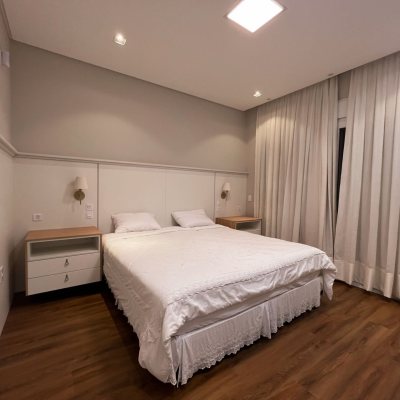 Casa Residencial com 400m², 4 quartos (sendo 4 suítes), 4 garagens, no bairro Jurerê Internacional em Florianópolis