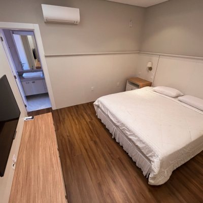 Casa Residencial com 400m², 4 quartos (sendo 4 suítes), 4 garagens, no bairro Jurerê Internacional em Florianópolis