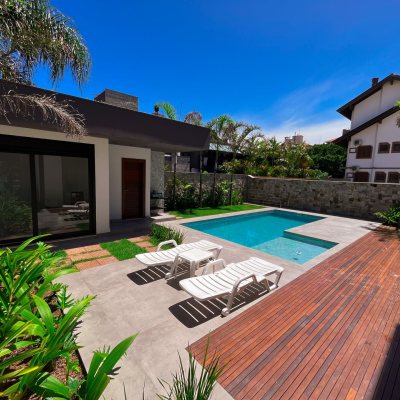 Casa Residencial com 400m², 4 quartos (sendo 4 suítes), 4 garagens, no bairro Jurerê Internacional em Florianópolis