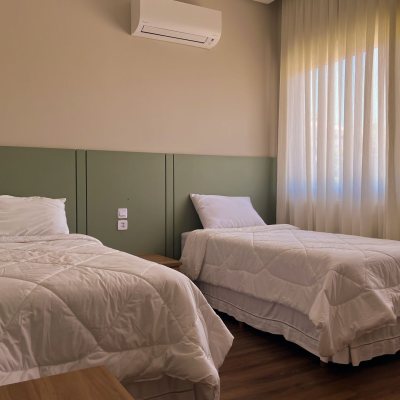 Casa Residencial com 400m², 4 quartos (sendo 4 suítes), 4 garagens, no bairro Jurerê Internacional em Florianópolis
