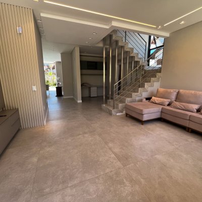 Casa Residencial com 400m², 4 quartos (sendo 4 suítes), 4 garagens, no bairro Jurerê Internacional em Florianópolis