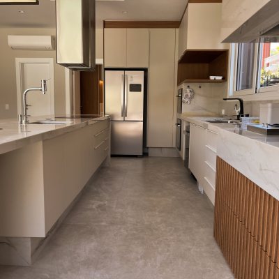 Casa Residencial com 400m², 4 quartos (sendo 4 suítes), 4 garagens, no bairro Jurerê Internacional em Florianópolis