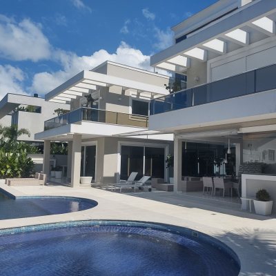 Casa Residencial com 995m², 9 quartos, 8 suítes, 4 garagens, no bairro Jurerê Internacional em Florianópolis