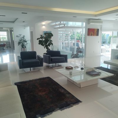 Casa Residencial com 995m², 9 quartos, 8 suítes, 4 garagens, no bairro Jurerê Internacional em Florianópolis