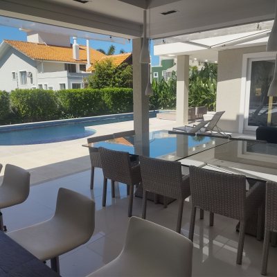 Casa Residencial com 995m², 9 quartos, 8 suítes, 4 garagens, no bairro Jurerê Internacional em Florianópolis