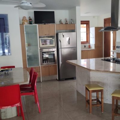 Casa Residencial com 355m², 3 quartos, 2 suítes, 2 garagens, no bairro Jurerê Internacional em Florianópolis