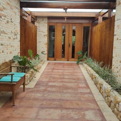 Casa Residencial com 355m², 3 quartos, 2 suítes, 2 garagens, no bairro Jurerê Internacional em Florianópolis