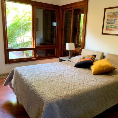 Casa Residencial com 355m², 3 quartos, 2 suítes, 2 garagens, no bairro Jurerê Internacional em Florianópolis