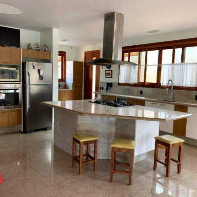 Casa Residencial com 355m², 3 quartos, 2 suítes, 2 garagens, no bairro Jurerê Internacional em Florianópolis