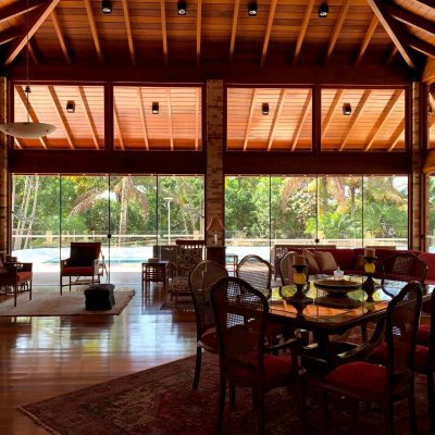 Casa Residencial com 355m², 3 quartos, 2 suítes, 2 garagens, no bairro Jurerê Internacional em Florianópolis