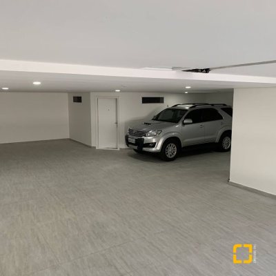 Casa Residencial com 739m², 4 quartos, 4 suítes, 4 garagens, no bairro Jurerê Internacional em Florianópolis