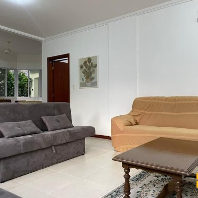 Casa Residencial com 450m², 4 quartos, 3 suítes, 4 garagens, no bairro Jurerê em Florianópolis