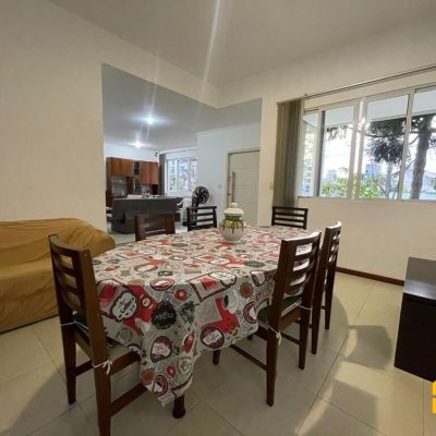 Casa Residencial com 450m², 4 quartos, 3 suítes, 4 garagens, no bairro Jurerê em Florianópolis