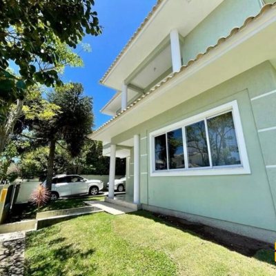 Casa Residencial com 450m², 4 quartos, 3 suítes, 4 garagens, no bairro Jurerê em Florianópolis