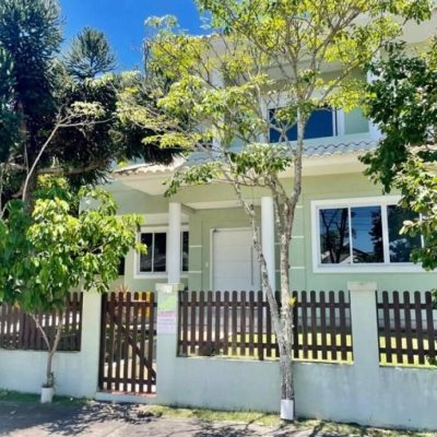 Casa Residencial com 450m², 4 quartos, 3 suítes, 4 garagens, no bairro Jurerê em Florianópolis
