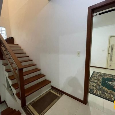 Casa Residencial com 450m², 4 quartos, 3 suítes, 4 garagens, no bairro Jurerê em Florianópolis