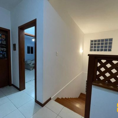 Casa Residencial com 450m², 4 quartos, 3 suítes, 4 garagens, no bairro Jurerê em Florianópolis